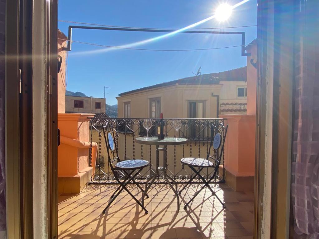 Апартаменты La Terrazza Sul Corso Чефалу Экстерьер фото